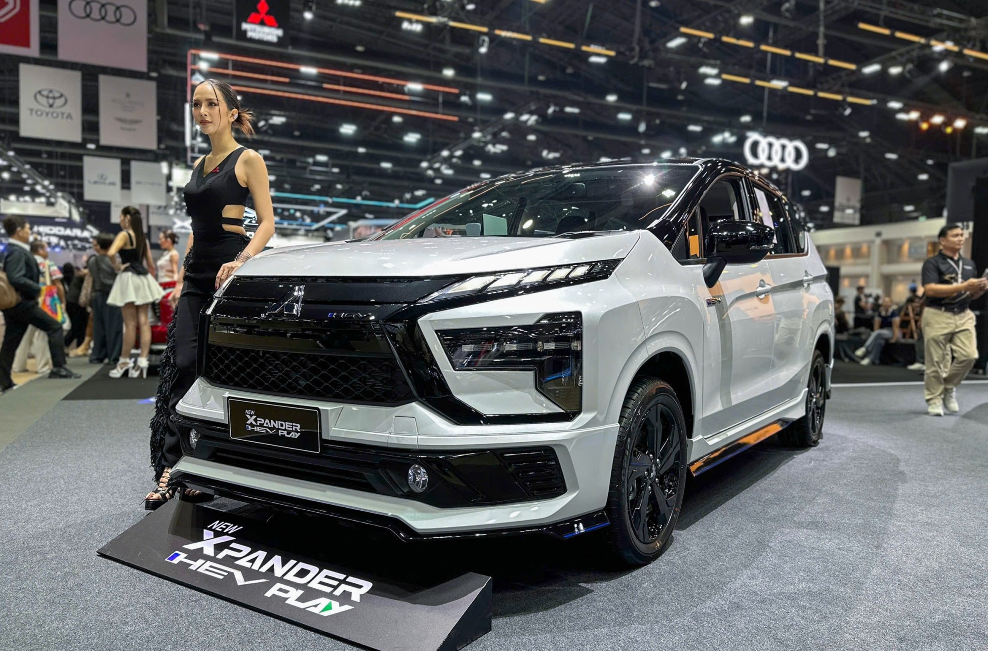 Cận cảnh Mitsubishi Xpander HEV vừa ra mắt tại Thái Lan